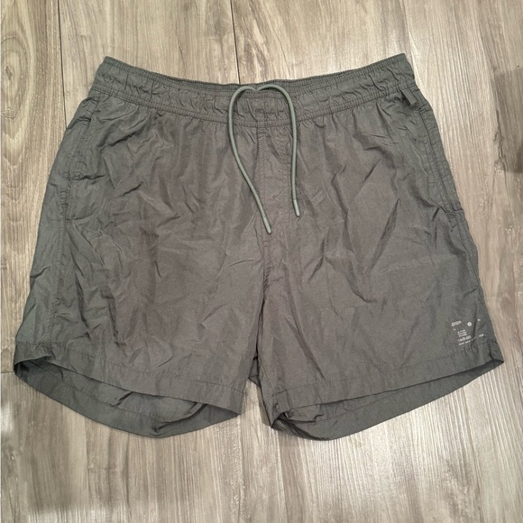 Onia Straight-Leg Mid-Length Crinkled Swim Shorts - Picture 5 of 10